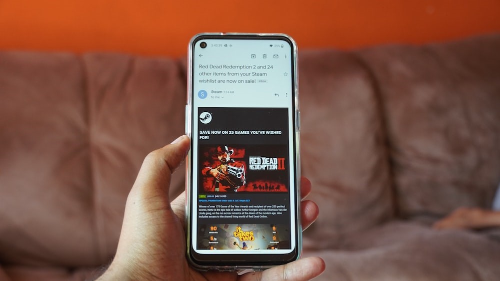 A sphone showing the mailbox